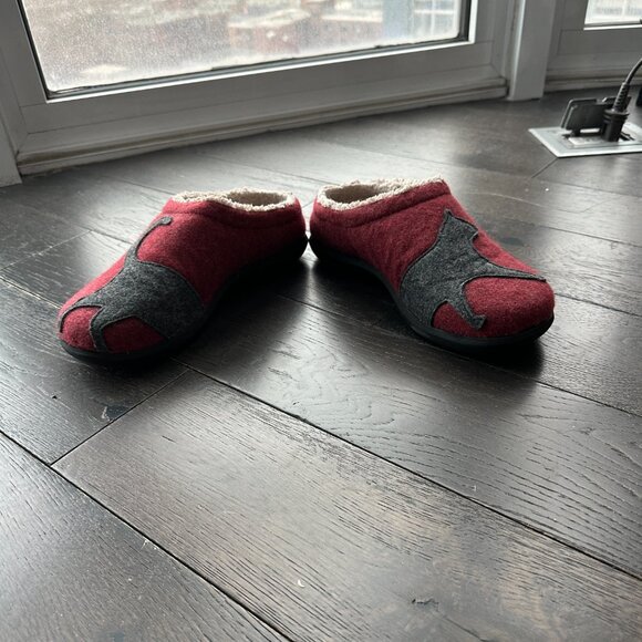 LL BEAN Women's Daybreak Scuffs Motif - Deepest Red/Charcoal Cat - Picture 5 of 8